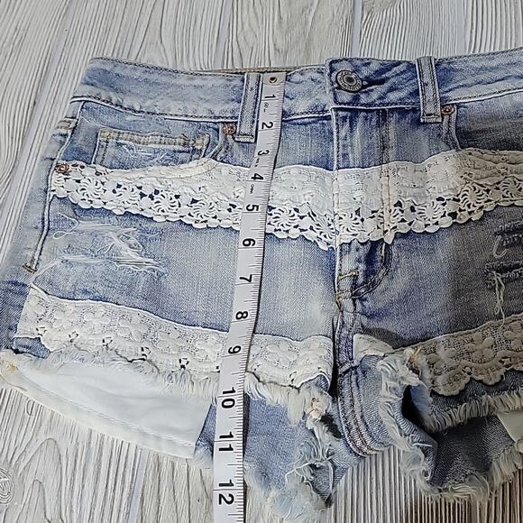 American Eagle Stretch Hi-Rise Shortie Lace Detailed Jean Shorts Size 6 NWT - Picture 6 of 11